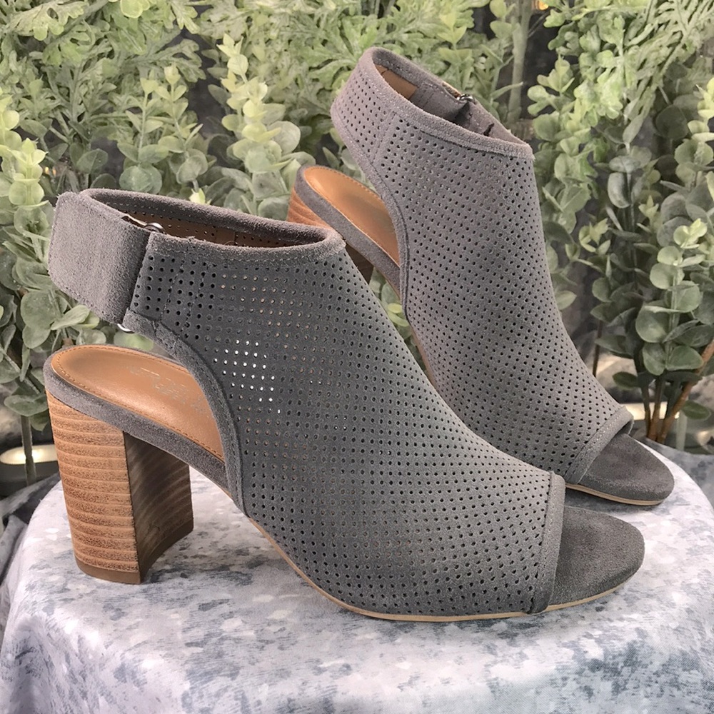 Aerosoles Heel Rest Grey Perforated Leather Open Toe 3” Heels WMS 7M✨Like NEW✨
